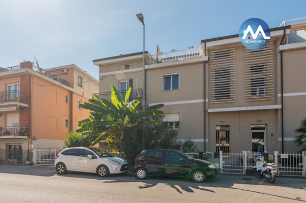 appartamento in vendita a Pesaro in zona Baia Flaminia