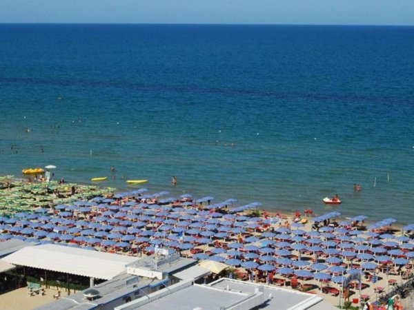 intera palazzina in vendita a Pesaro in zona Mare