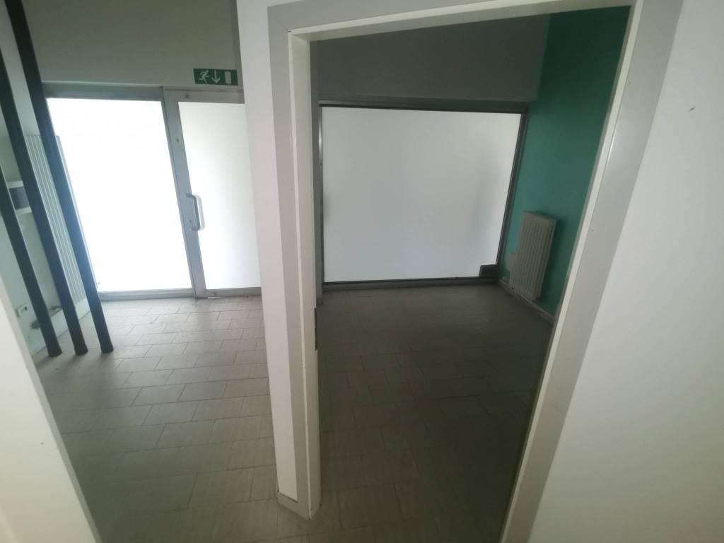 negozio in vendita a Pesaro in zona Santa Veneranda