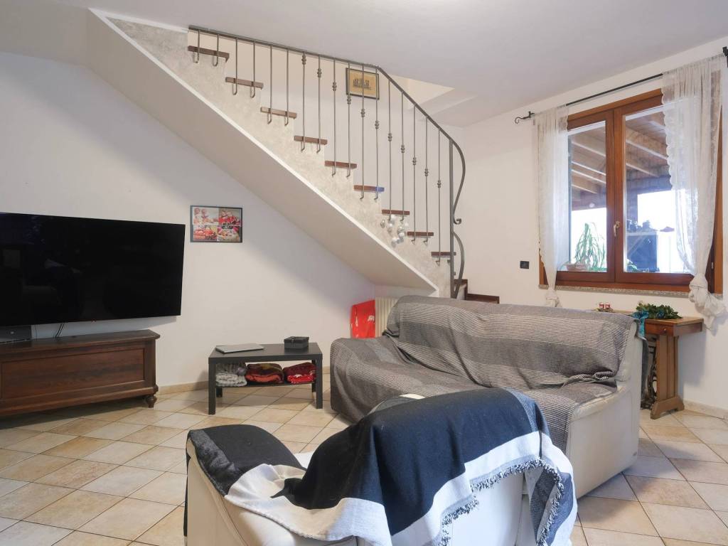 casa indipendente in vendita a Pesaro in zona Candelara