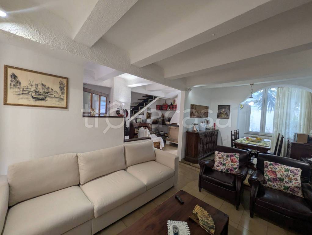 casa indipendente in vendita a Pesaro in zona Centro Città