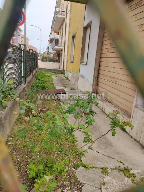 casa indipendente in vendita a Pesaro in zona Pantano