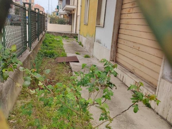 casa indipendente in vendita a Pesaro in zona Pantano