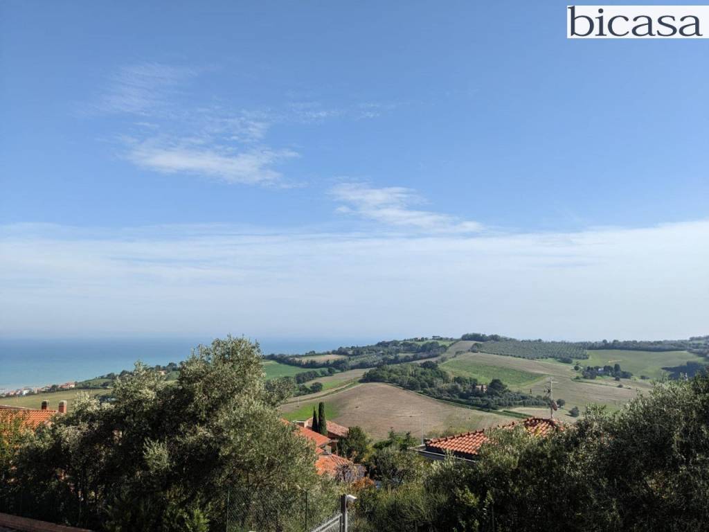 appartamento in vendita a Pesaro in zona Trebbiantico