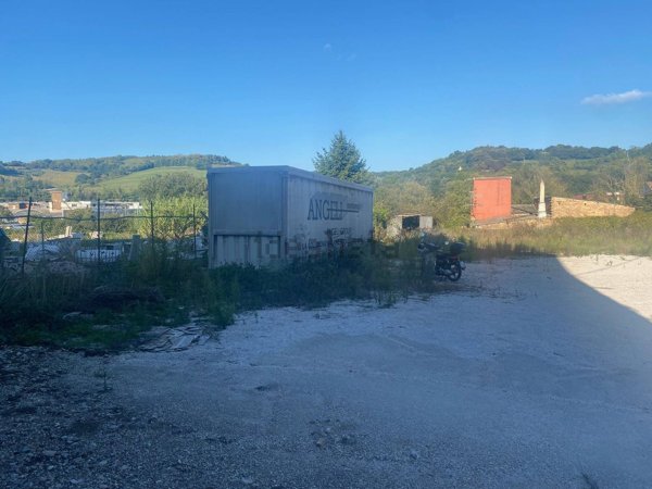 capannone in vendita a Pesaro in zona Cattabrighe