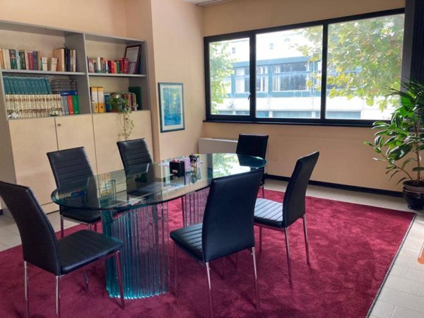 ufficio in vendita a Pesaro in zona Centro Città