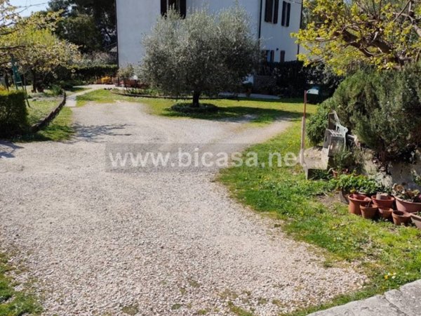 villa in vendita a Pesaro in zona Tre Ponti