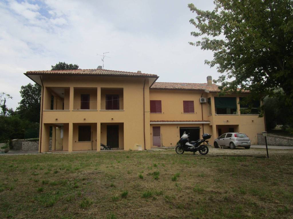 casa indipendente in vendita a Pesaro in zona Trebbiantico