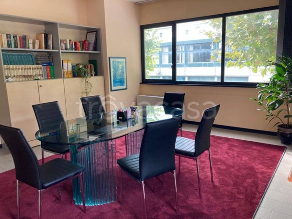 ufficio in vendita a Pesaro in zona Tre Ponti