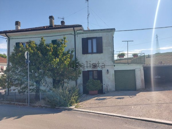 casa indipendente in vendita a Pesaro in zona Ginestreto