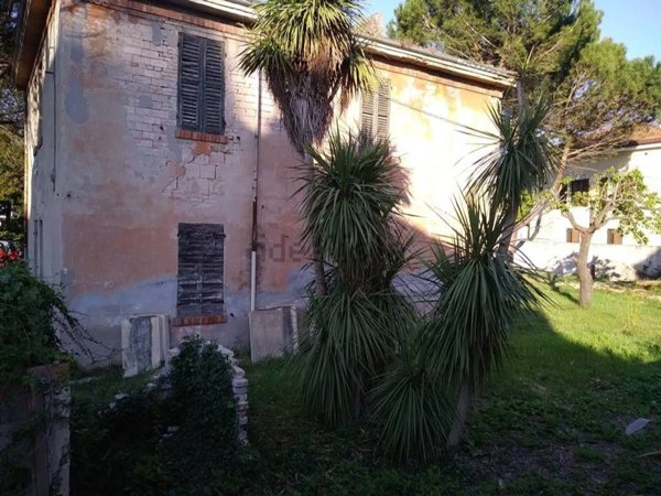 casa indipendente in vendita a Pesaro in zona Muraglia