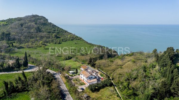 casa indipendente in vendita a Pesaro