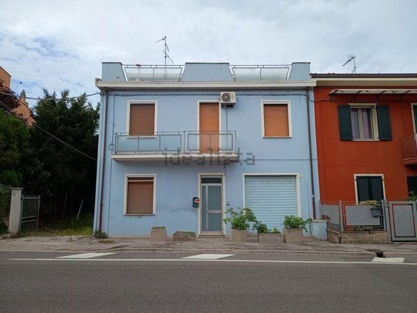 casa indipendente in vendita a Pesaro