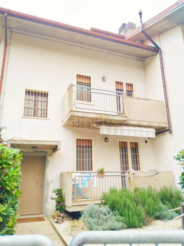 appartamento in vendita a Pesaro in zona Cattabrighe