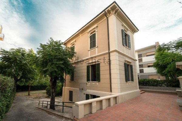 casa indipendente in vendita a Pesaro in zona Mare