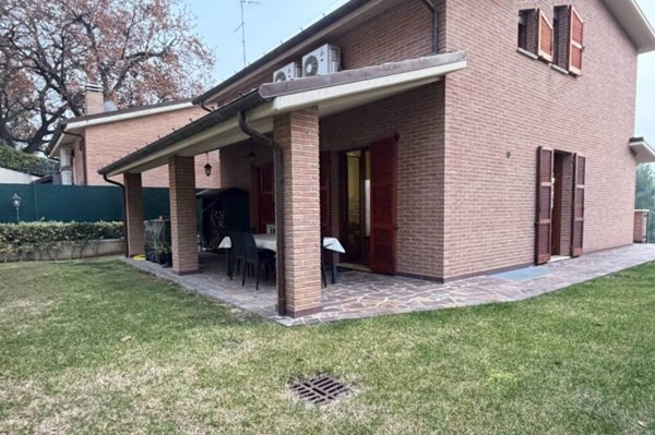 casa indipendente in vendita a Pesaro in zona Trebbiantico