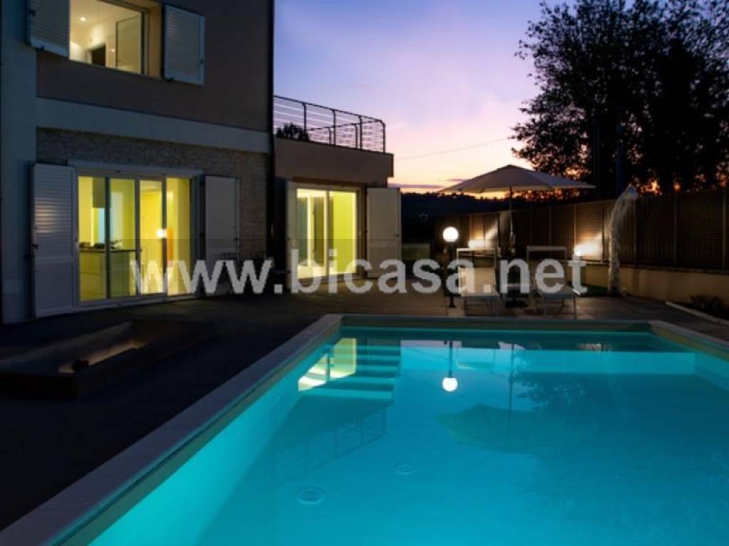 casa indipendente in vendita a Pesaro in zona San Bartolo