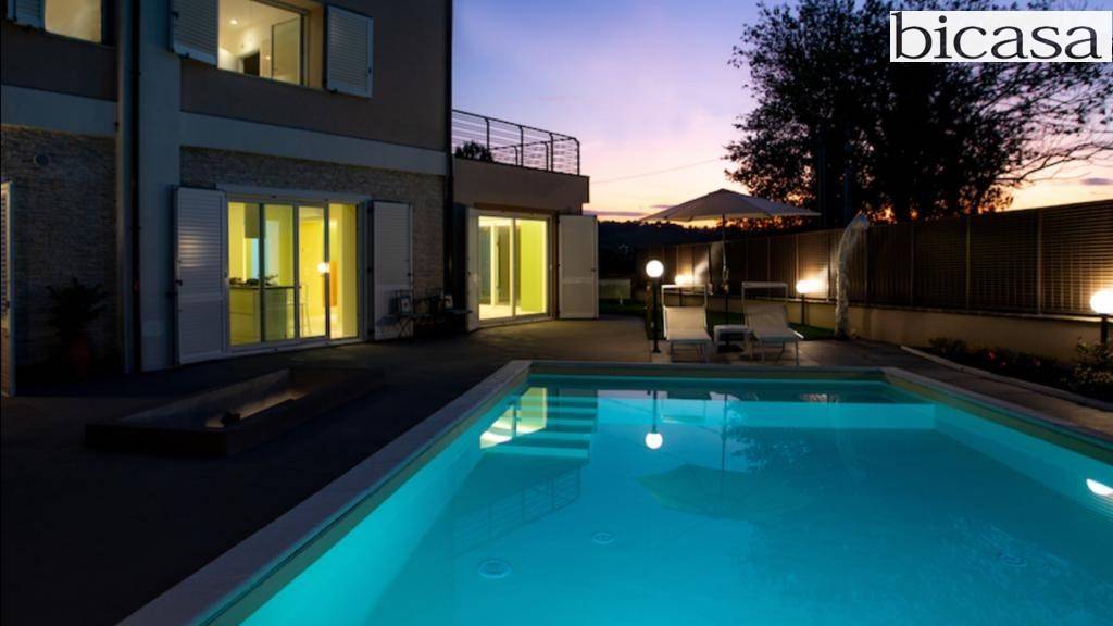 casa indipendente in vendita a Pesaro in zona Tre Ponti