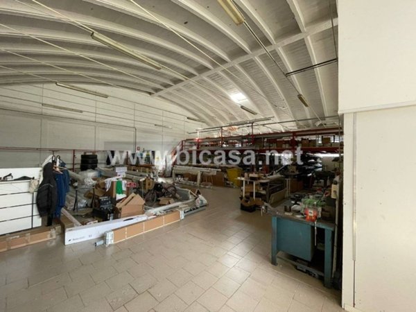locale commerciale in vendita a Pesaro in zona Soria