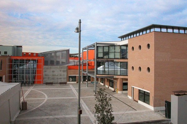 negozio in vendita a Pesaro in zona Centro Città