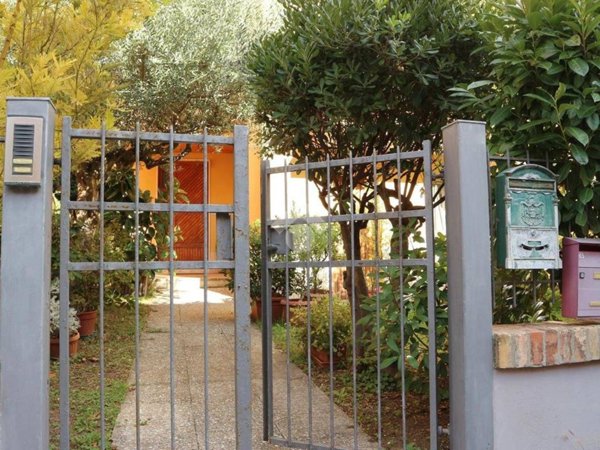 casa indipendente in vendita a Pesaro in zona Muraglia