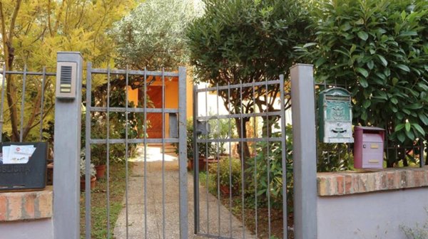 casa indipendente in vendita a Pesaro in zona Loreto