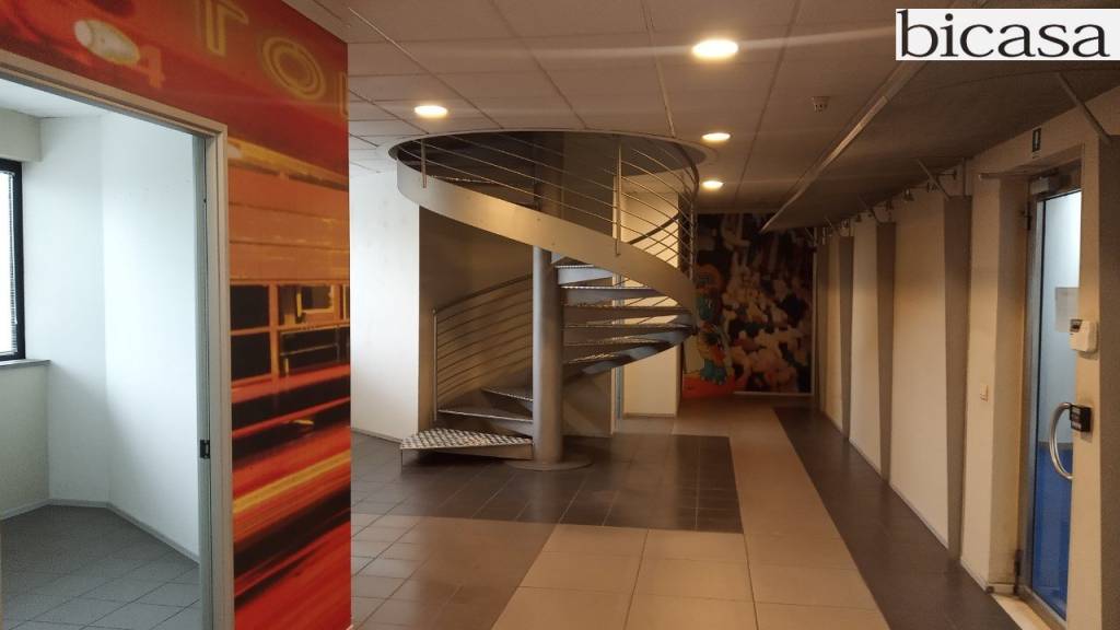 ufficio in vendita a Pesaro in zona Tre Ponti