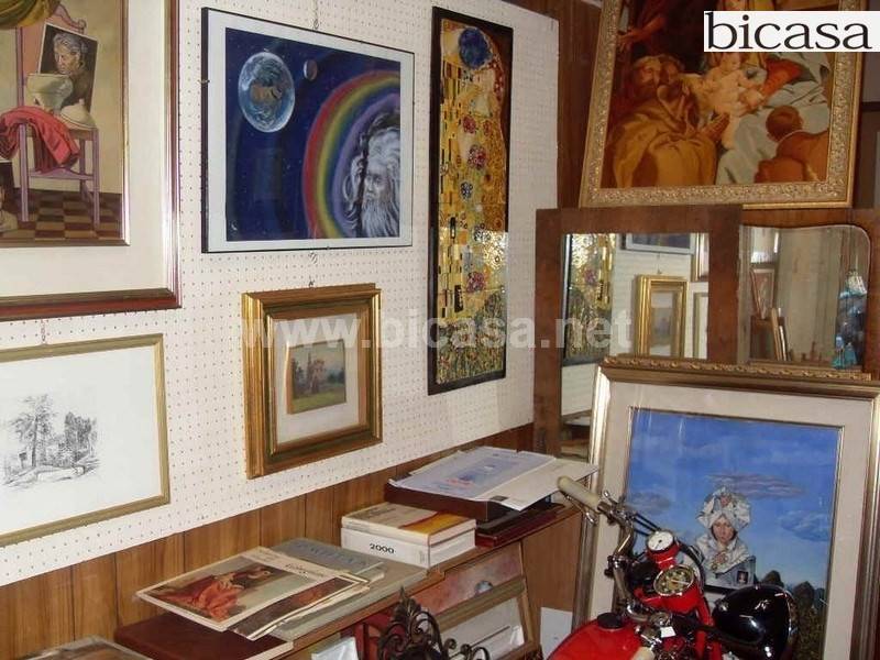 negozio in vendita a Pesaro in zona Centro Città