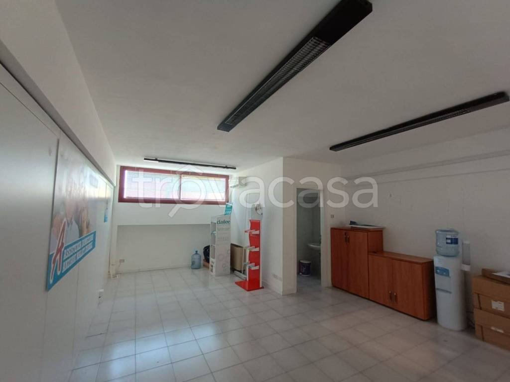 ufficio in vendita a Pesaro in zona Pantano