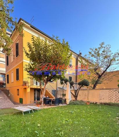 casa indipendente in vendita a Pesaro