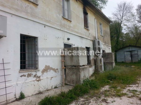 casa indipendente in vendita a Pesaro in zona Trebbiantico