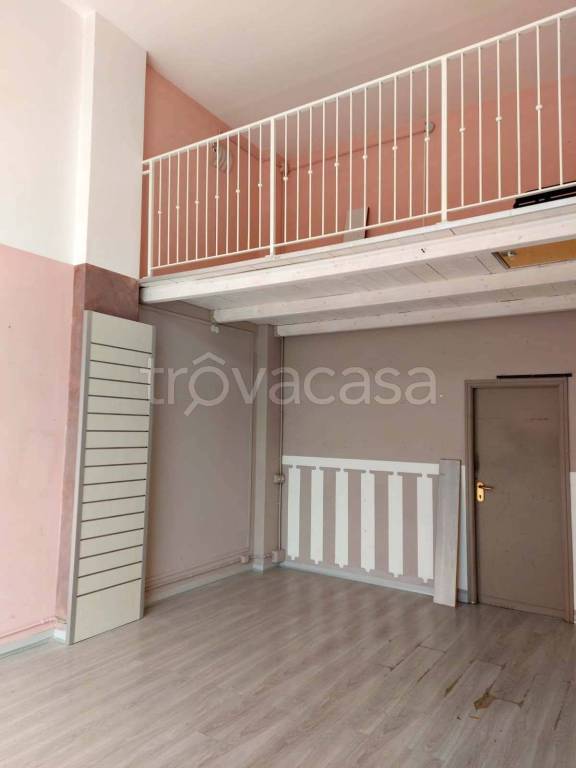 negozio in vendita a Pesaro in zona Pantano