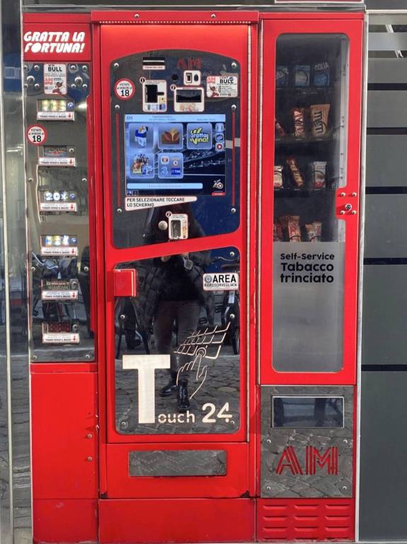 negozio in vendita a Pesaro in zona Centro Città