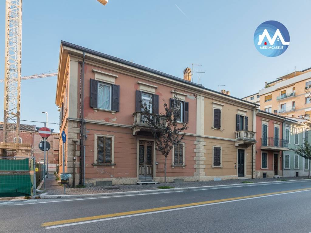 casa indipendente in vendita a Pesaro in zona Centro Città