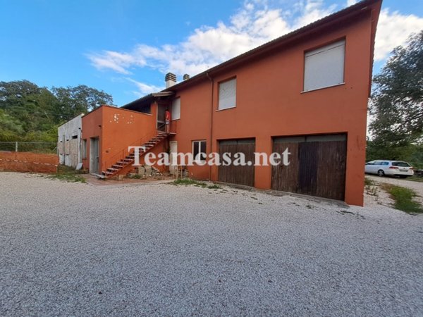 casa indipendente in vendita a Pesaro
