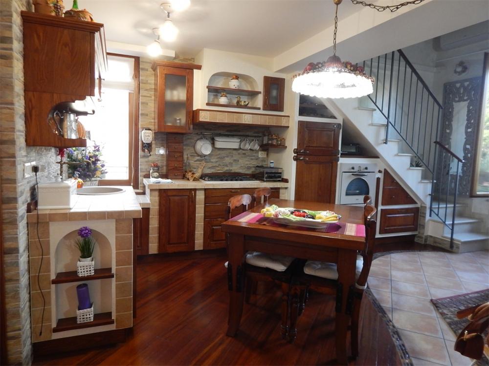 appartamento in vendita a Pesaro in zona Centro Città