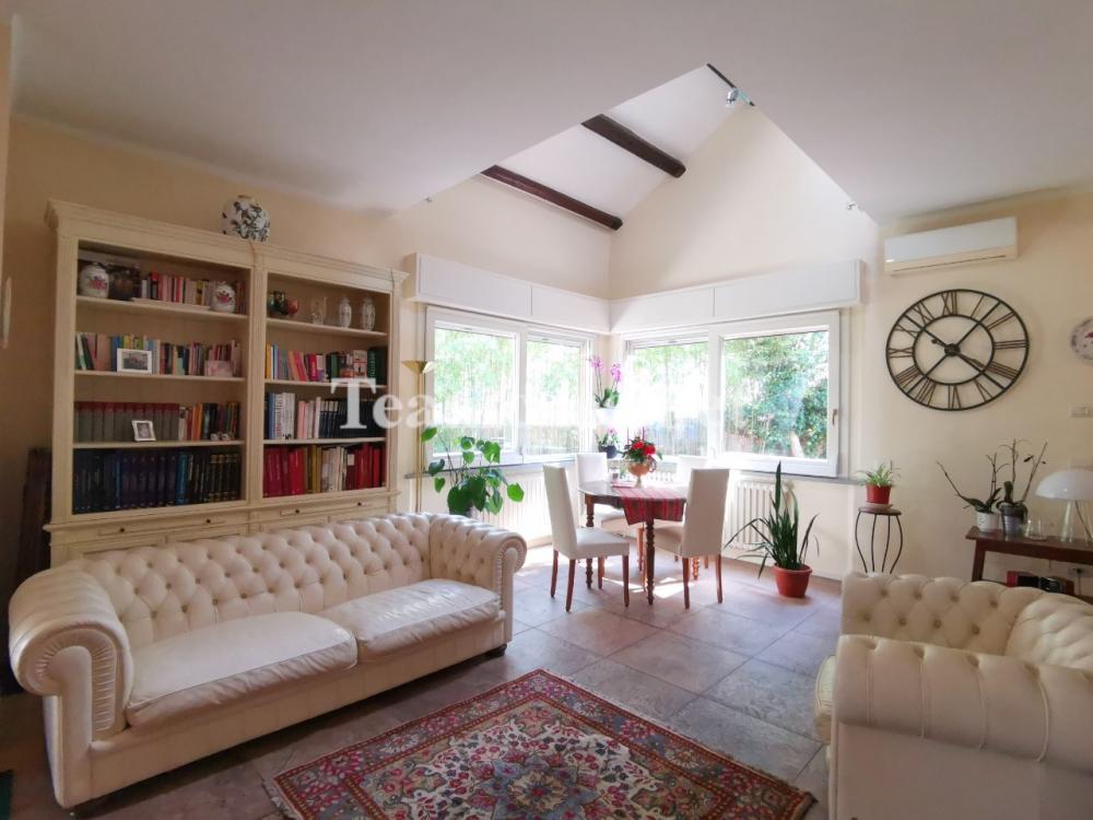 casa indipendente in vendita a Pesaro in zona Mare