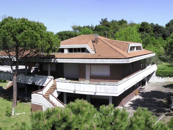 casa indipendente in vendita a Pesaro in zona Trebbiantico