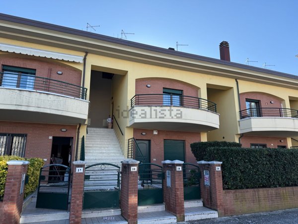 casa indipendente in vendita a Pesaro in zona Centro Città