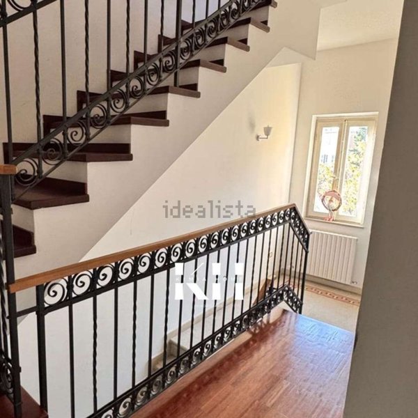 casa indipendente in vendita a Pesaro