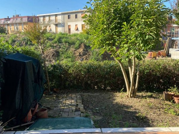casa indipendente in vendita a Pesaro in zona Trebbiantico