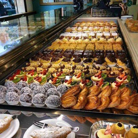 negozio in vendita a Pesaro in zona Santa Veneranda