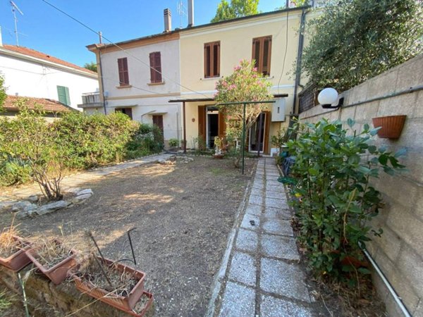 casa indipendente in vendita a Pesaro in zona Pantano