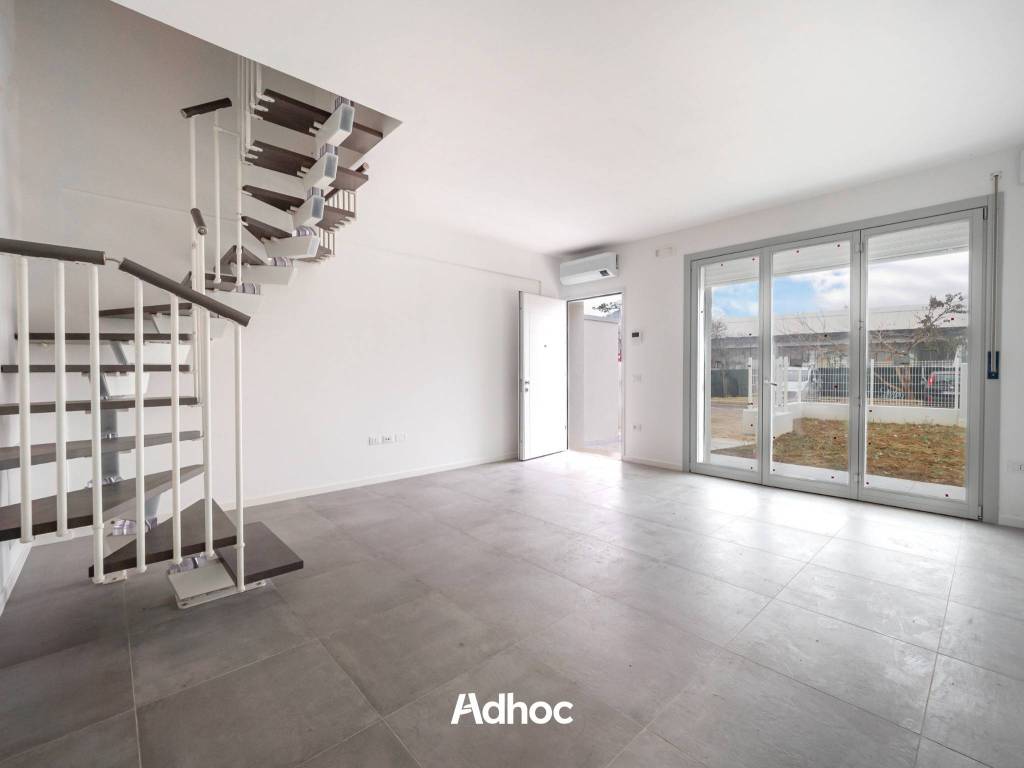 casa indipendente in vendita a Pesaro in zona Vismara