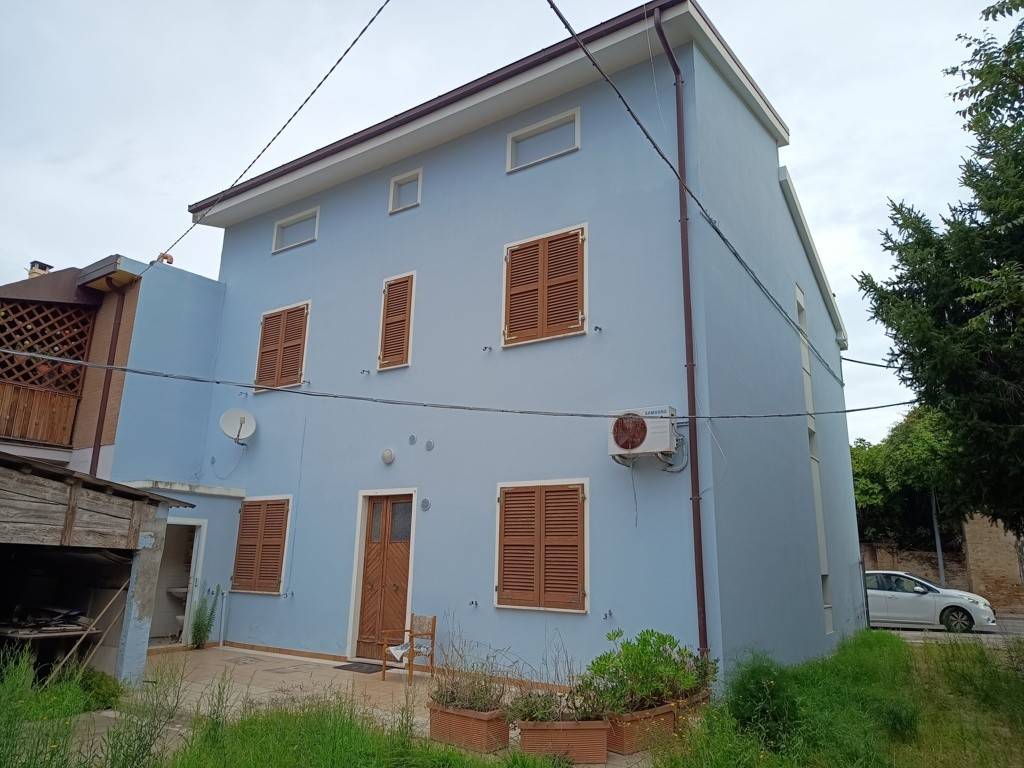 casa indipendente in vendita a Pesaro in zona Novilara
