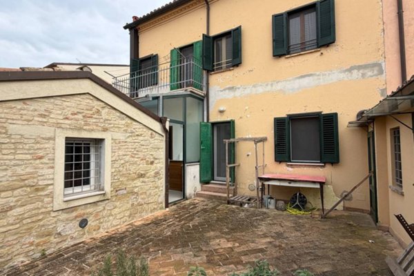 casa indipendente in vendita a Pesaro in zona Novilara