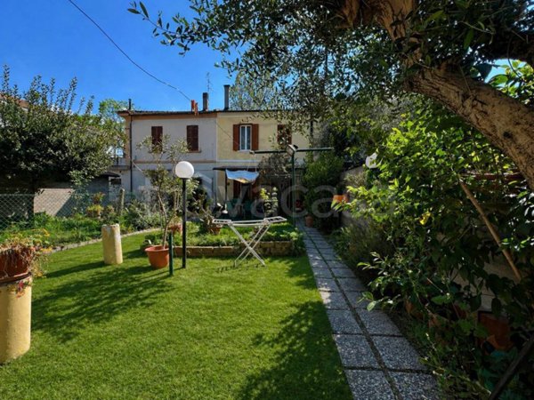 casa indipendente in vendita a Pesaro in zona Pantano