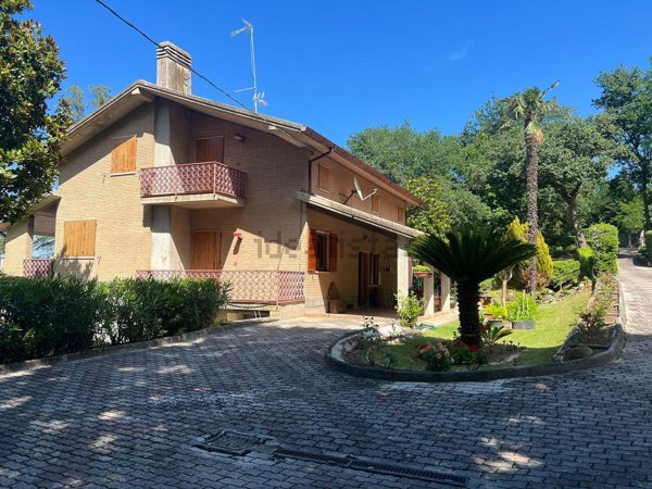 casa indipendente in vendita a Pesaro in zona Mare