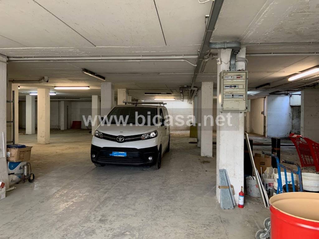 locale commerciale in vendita a Pesaro in zona Muraglia