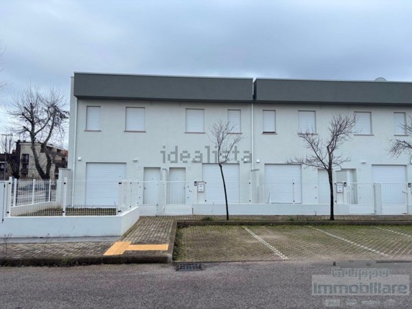 casa indipendente in vendita a Pesaro